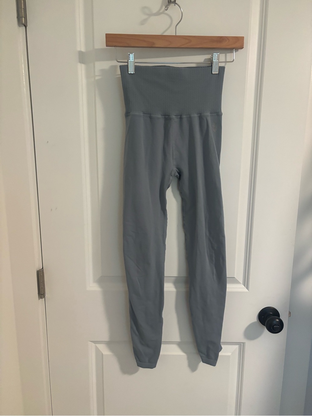 FREE PEOPLE Movement Blue Gray Good Karma Leggings Size XS/S - Picture 2 of 5